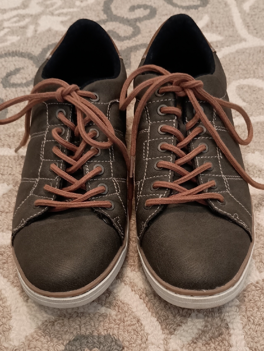 DayFive Low-Top Sneakers